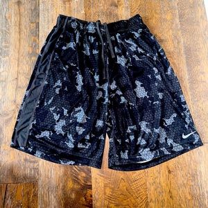 NIKE CAMO SHORTS